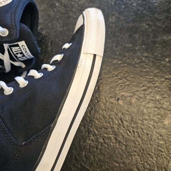 Chuck Taylor hightop Converse shoes - Picture 3 of 16